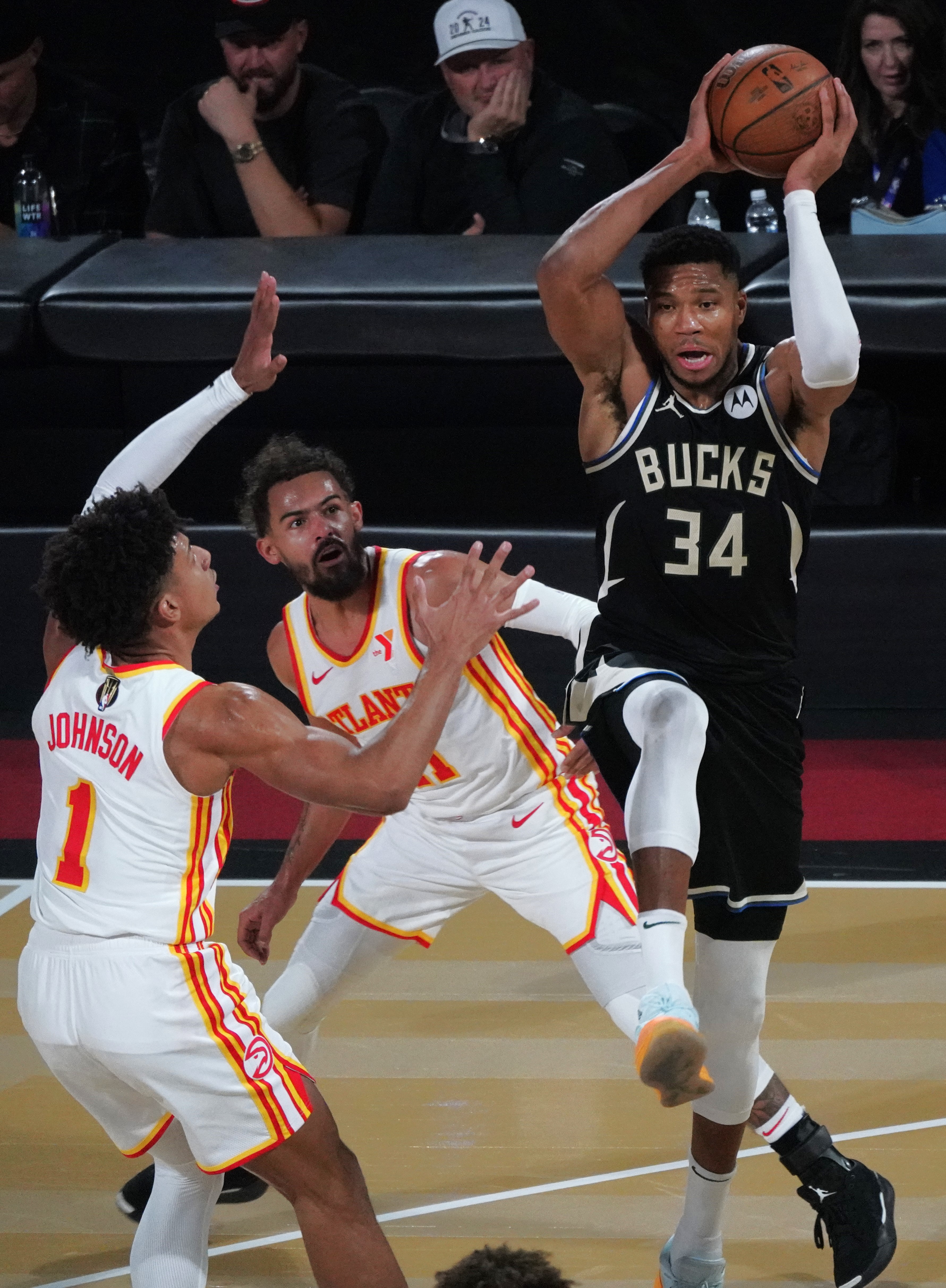 高效进攻打破僵局，助球队取得胜利