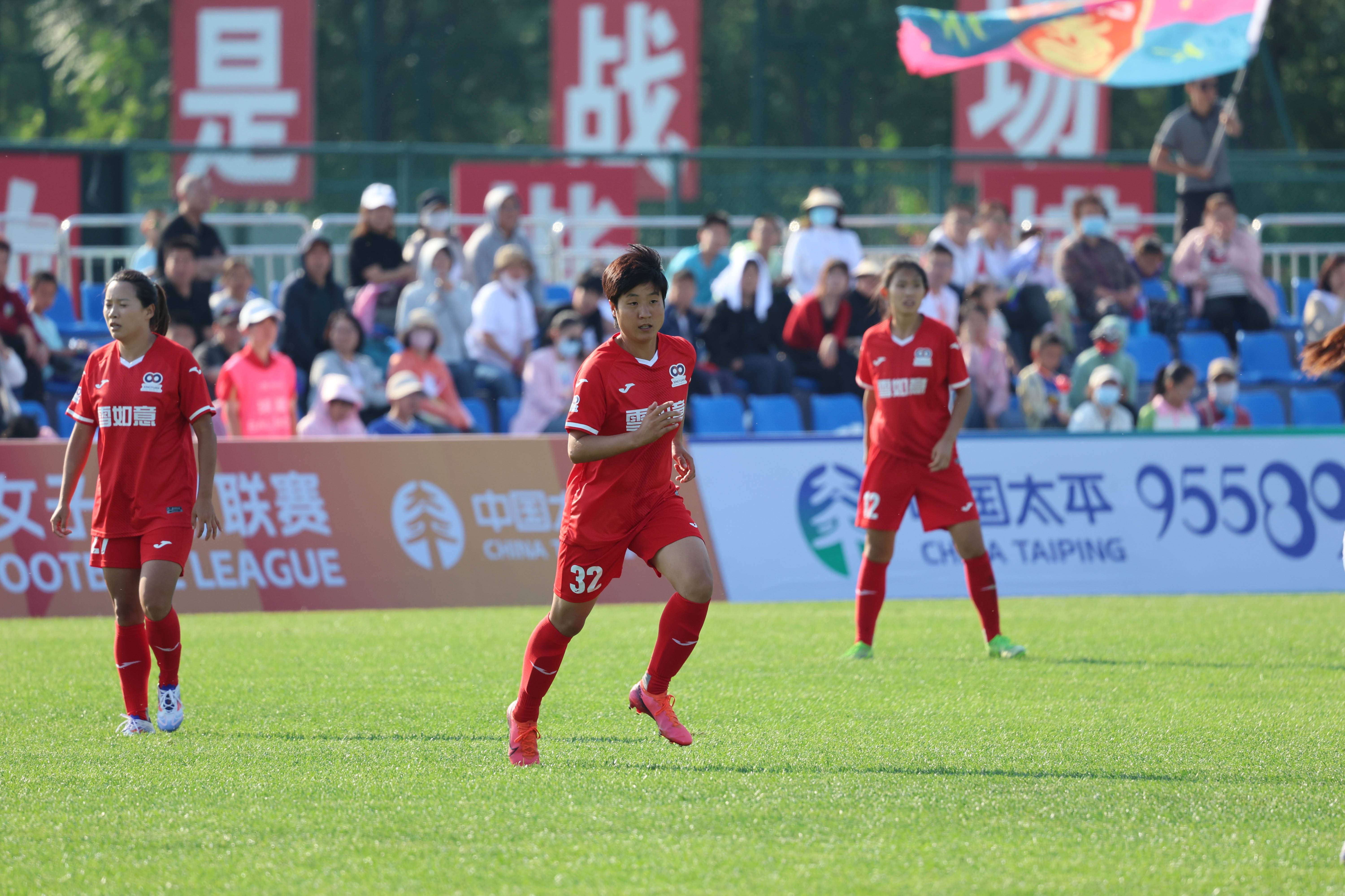 高效进攻打破僵局，助球队取得胜利