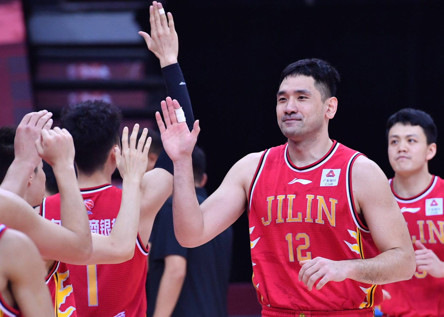 吉林队完胜独行侠，福克斯点燃赛场