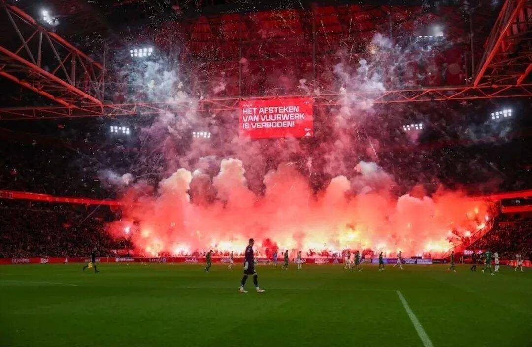 阿贾克斯在荷甲中大获全胜！