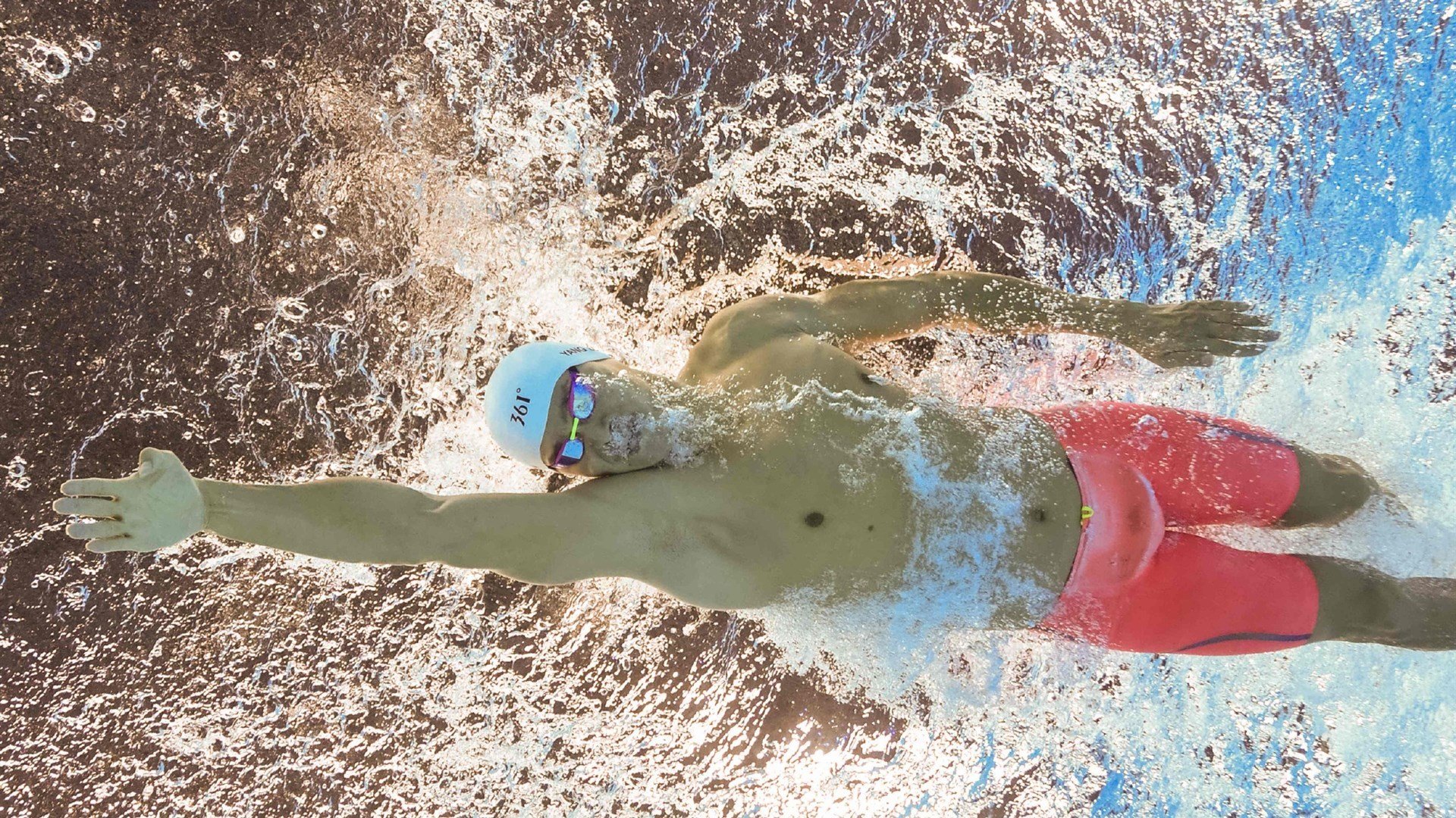 布克关键一击定乾坤，辽宁队提前终结悬念力克深圳