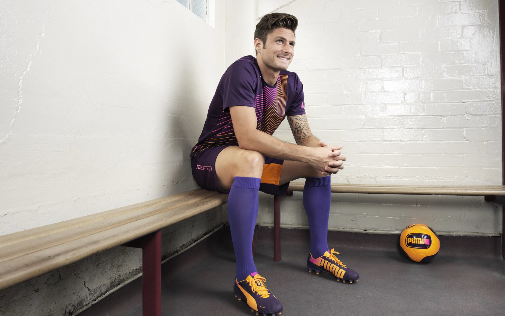 当C罗披上哥伦比亚战袍，一场跨越地理与逻辑的足球奇迹